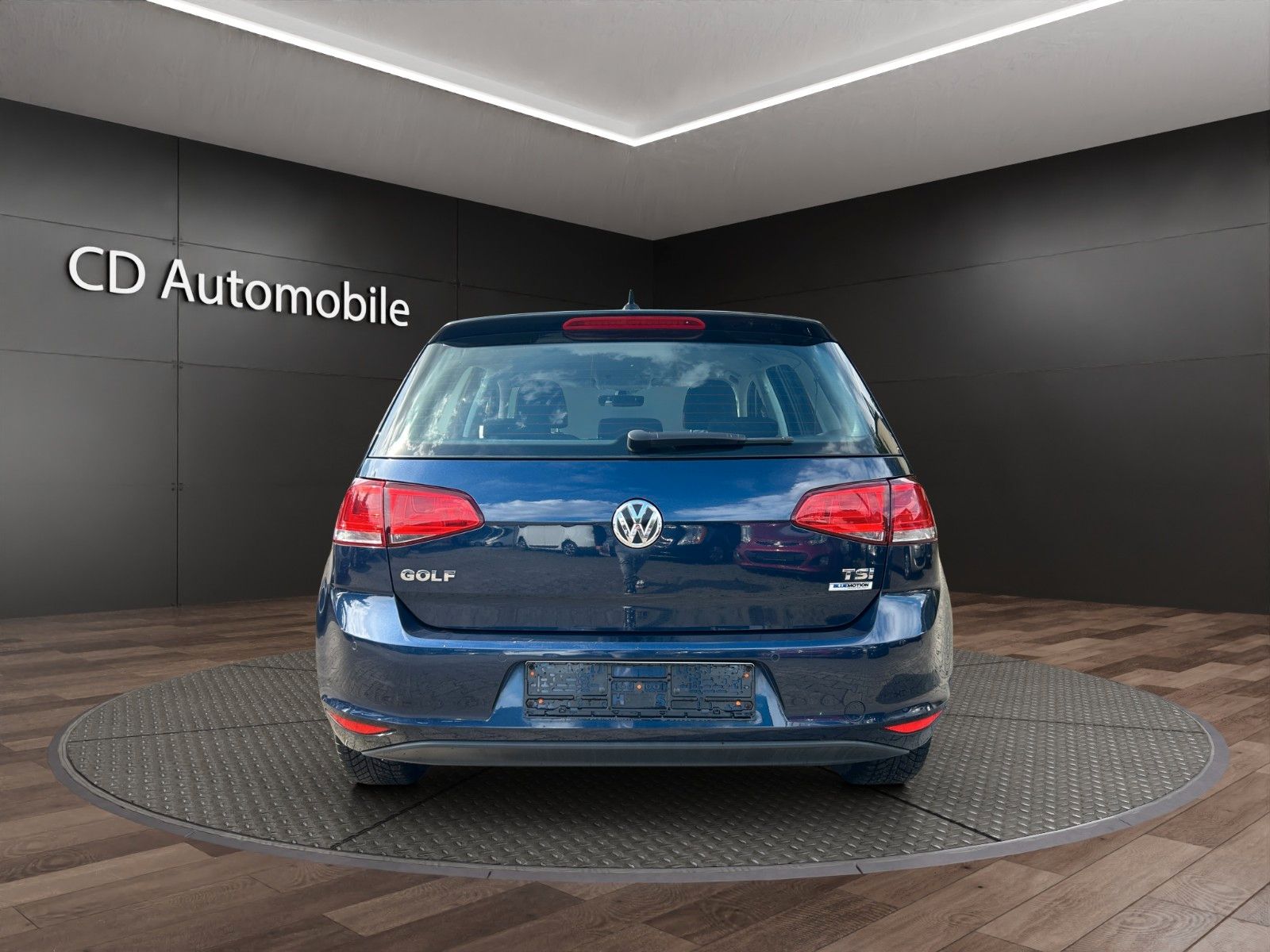 Fahrzeugabbildung Volkswagen Golf VII Lim. Trendline BMTKlimaaut./5Türig/