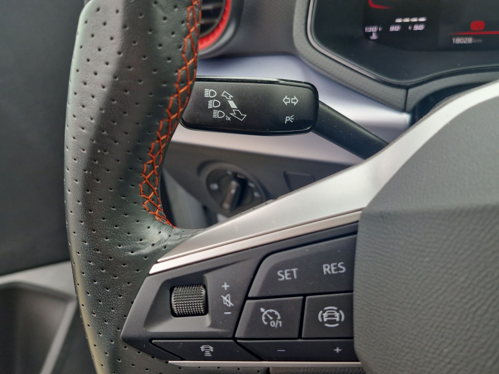 Fahrzeugabbildung SEAT Arona FR 1.0 TSI LED RFK ACC SH
