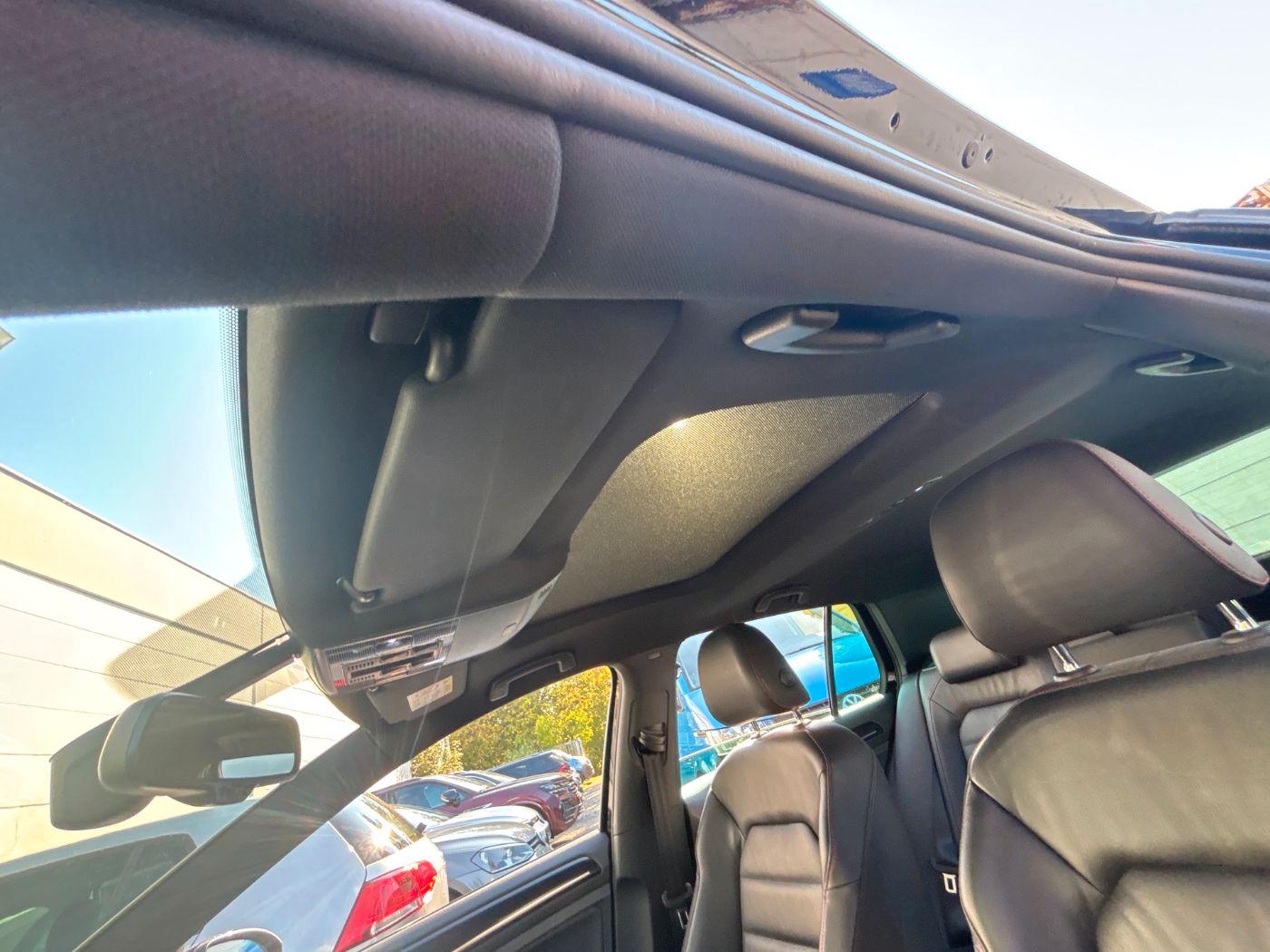 Volkswagen Golf GTI Performance 230 PS · Leder · Pano · Nav