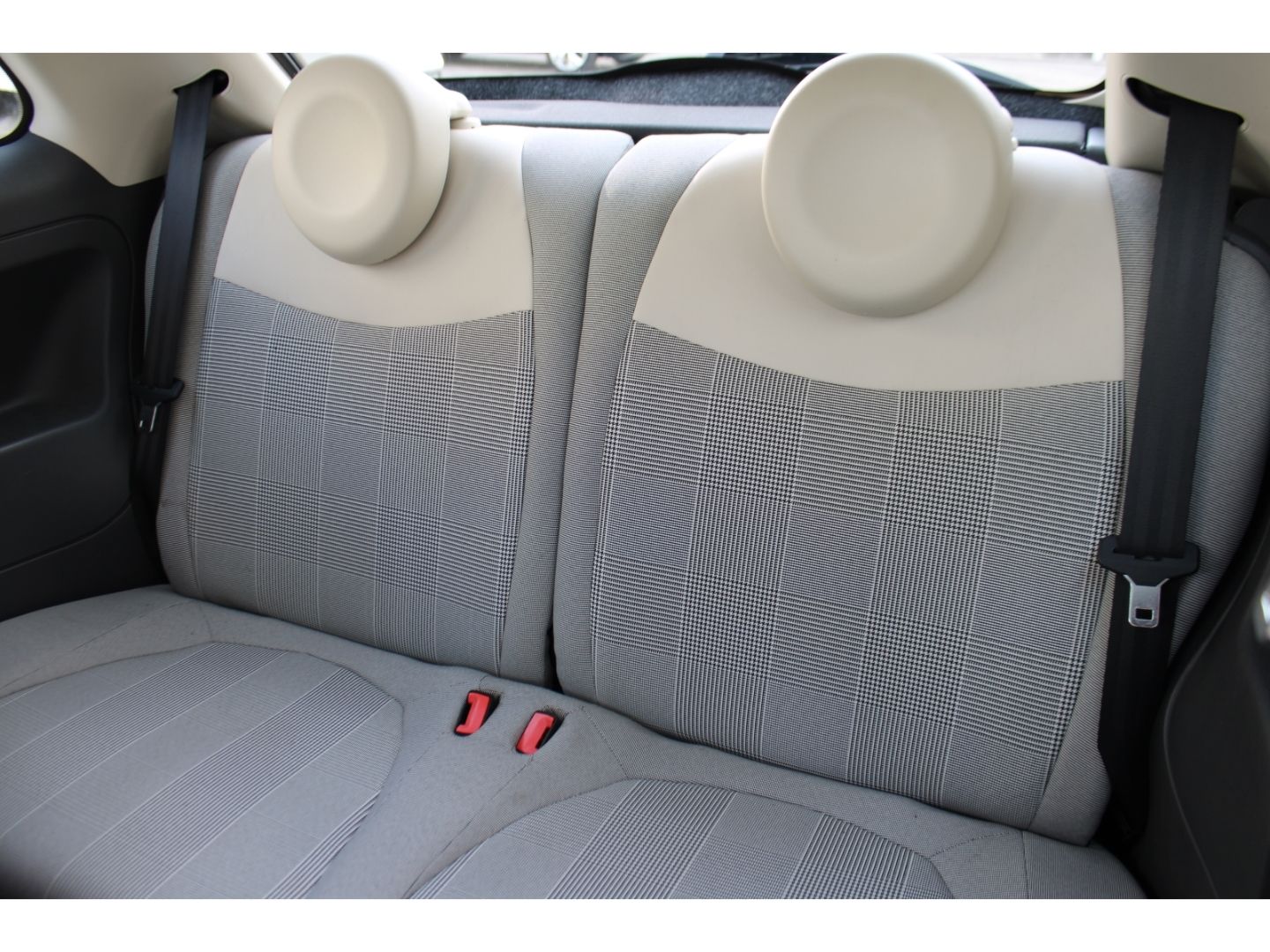 Fahrzeugabbildung Fiat 500 Lounge Klima Radio CD GJR PDC Pano Bluetooth
