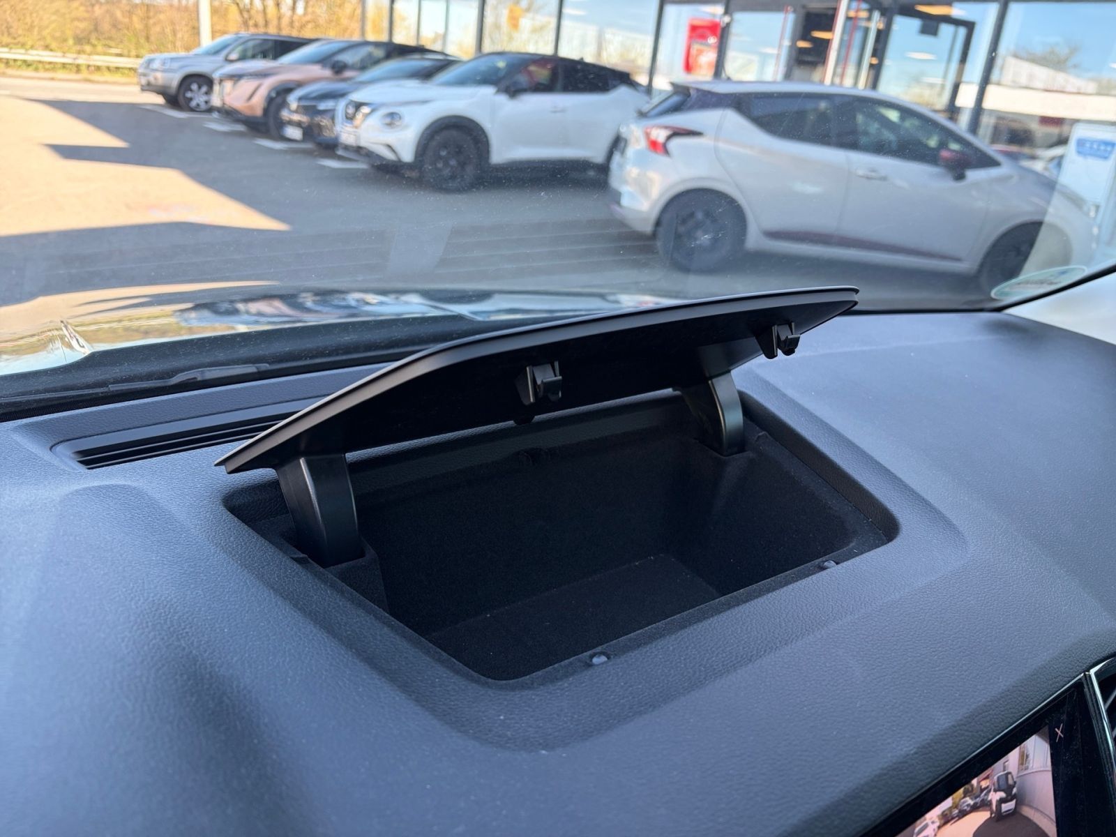 Fahrzeugabbildung SKODA Karoq 1.5 TSI ACT Tour OPF*SHZ*NAVI*Kamera*