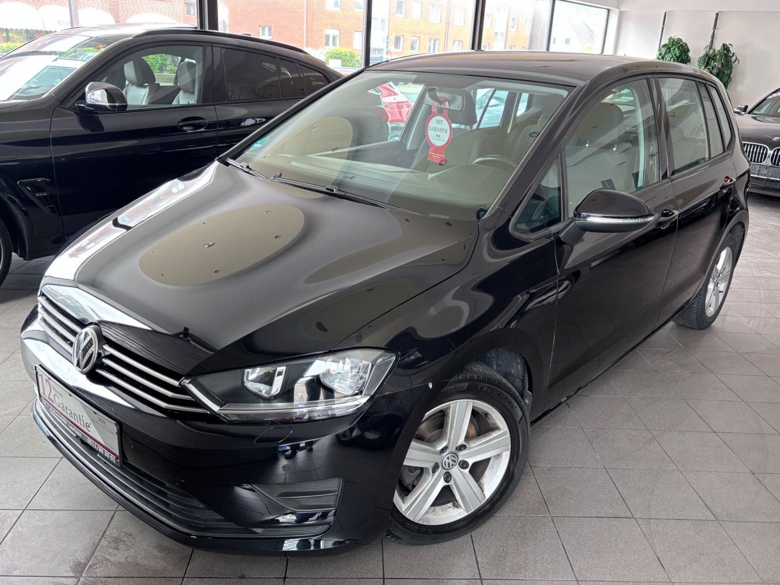 Volkswagen Golf - 1