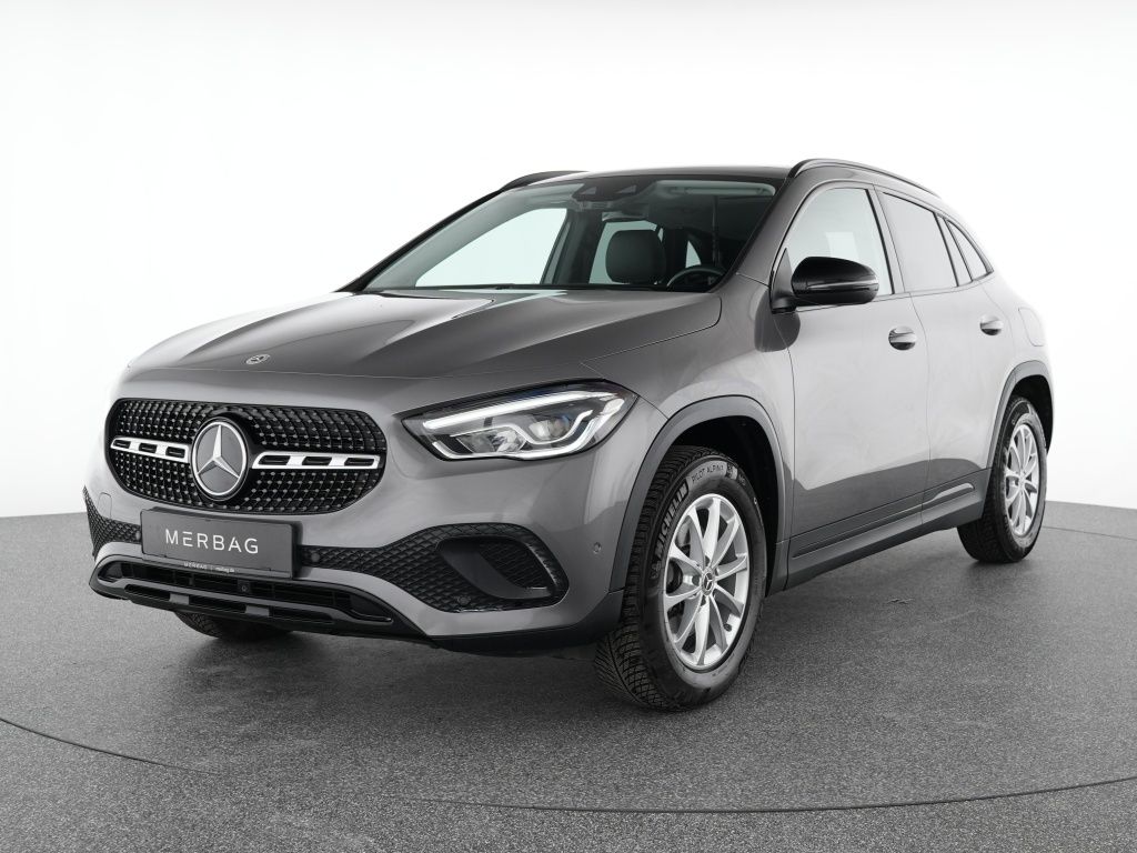 MERCEDES-BENZ GLA 200 Progressive Night Pano LED Automatik Nav