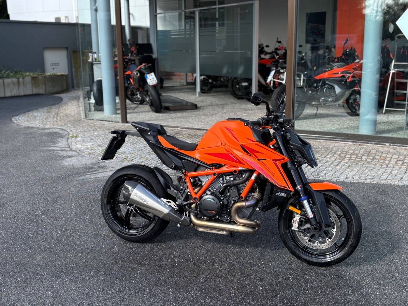 Fahrzeugabbildung KTM 1390 Super Duke R EVO 2026 Techpack, Akrapovic