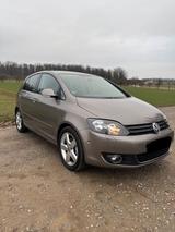 Volkswagen Golf Plus Life; 1.HAND; PANORAM... - VW Golf Plus Gebrauchtwagen in Stuttgart