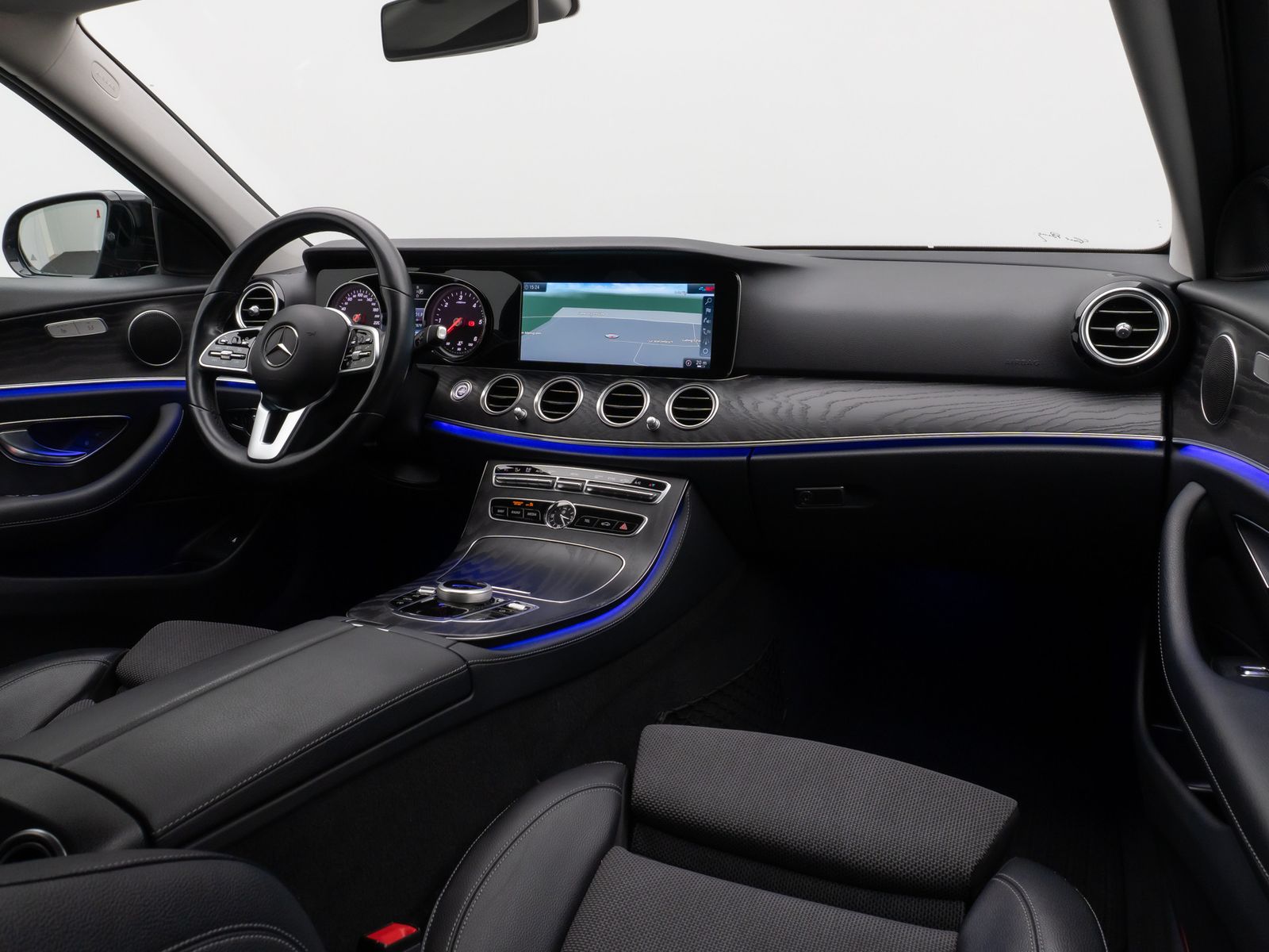 Fahrzeugabbildung Mercedes-Benz E 220 d Avantgarde. 9G-Tronic Kamera Navi Sport