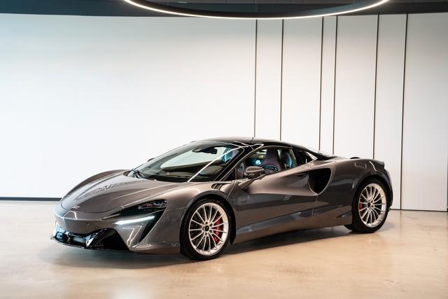 McLaren Artura Spider TechLux*B&W*Carbon