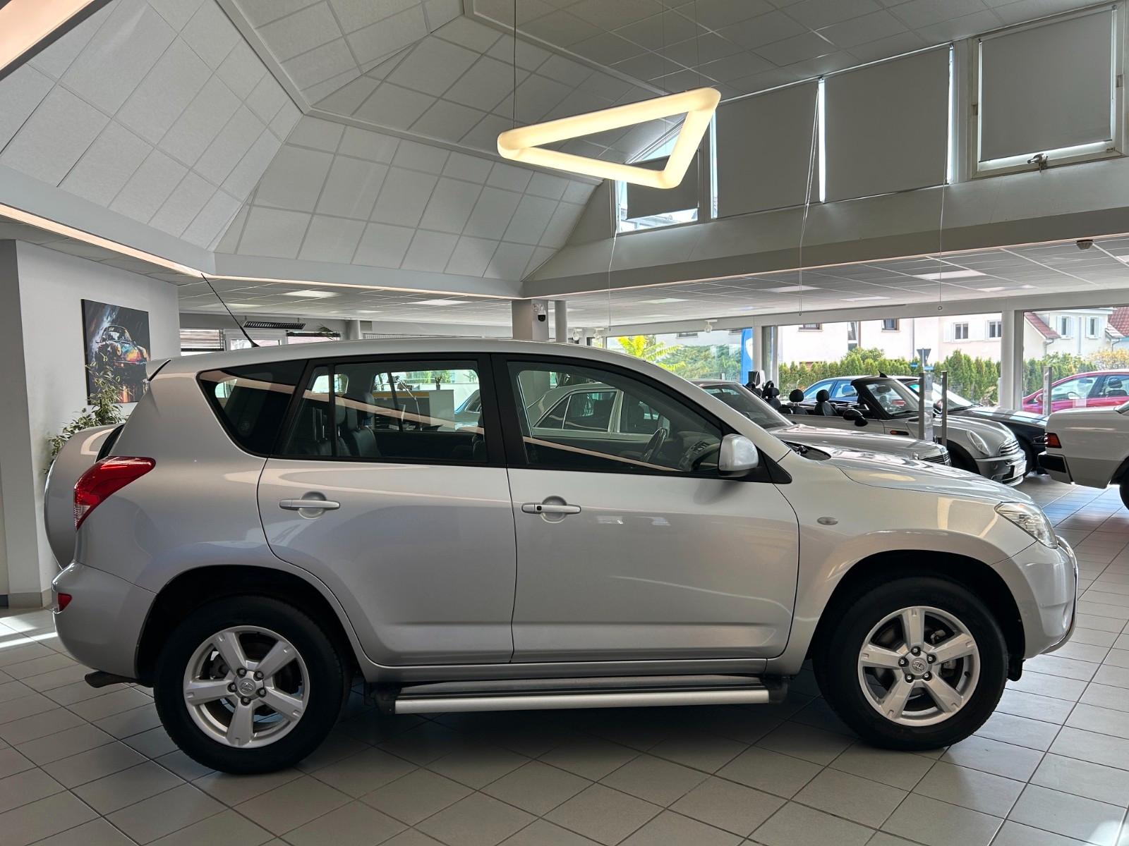 Toyota RAV4 2.0 VVT-i 152 ch 4x4 Executive • Boîte auto • 95 000 km • Cuir • Clim auto
