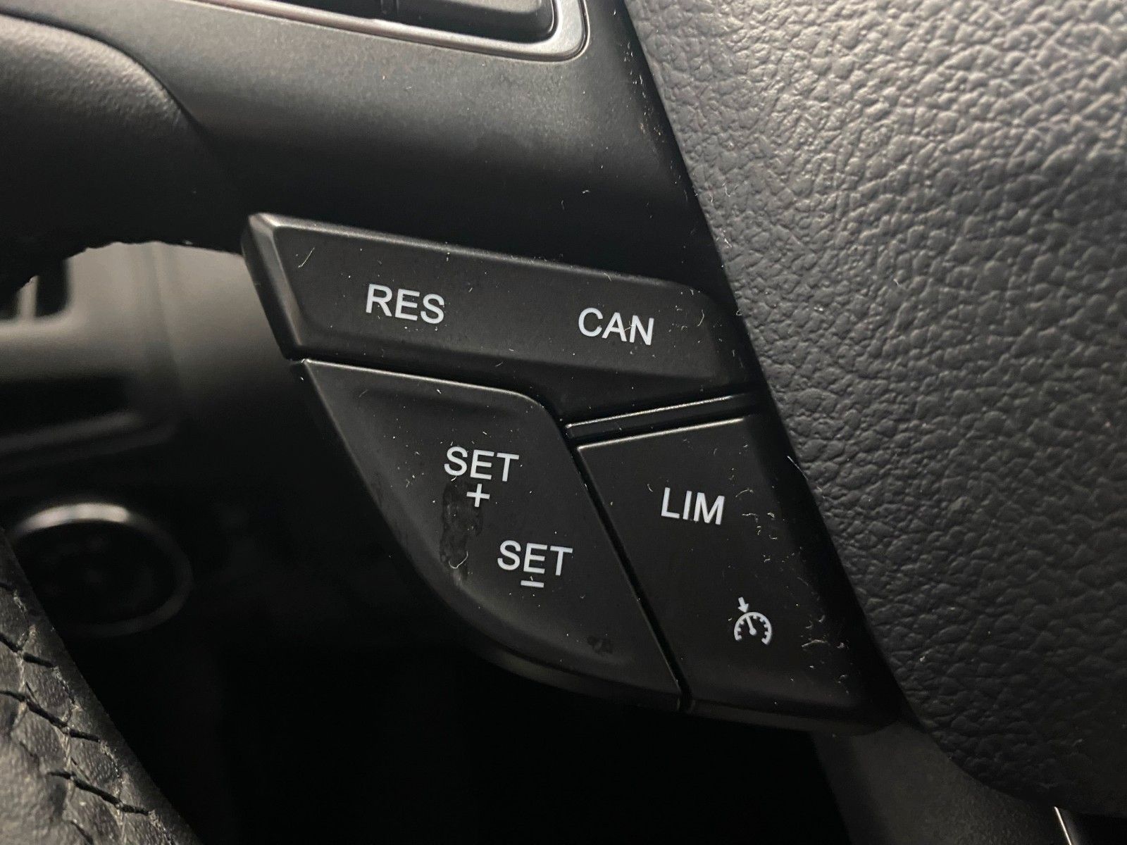 Fahrzeugabbildung Ford Focus 1.0 EcoBoost Business Turnier+NAVI+PDC+ALU