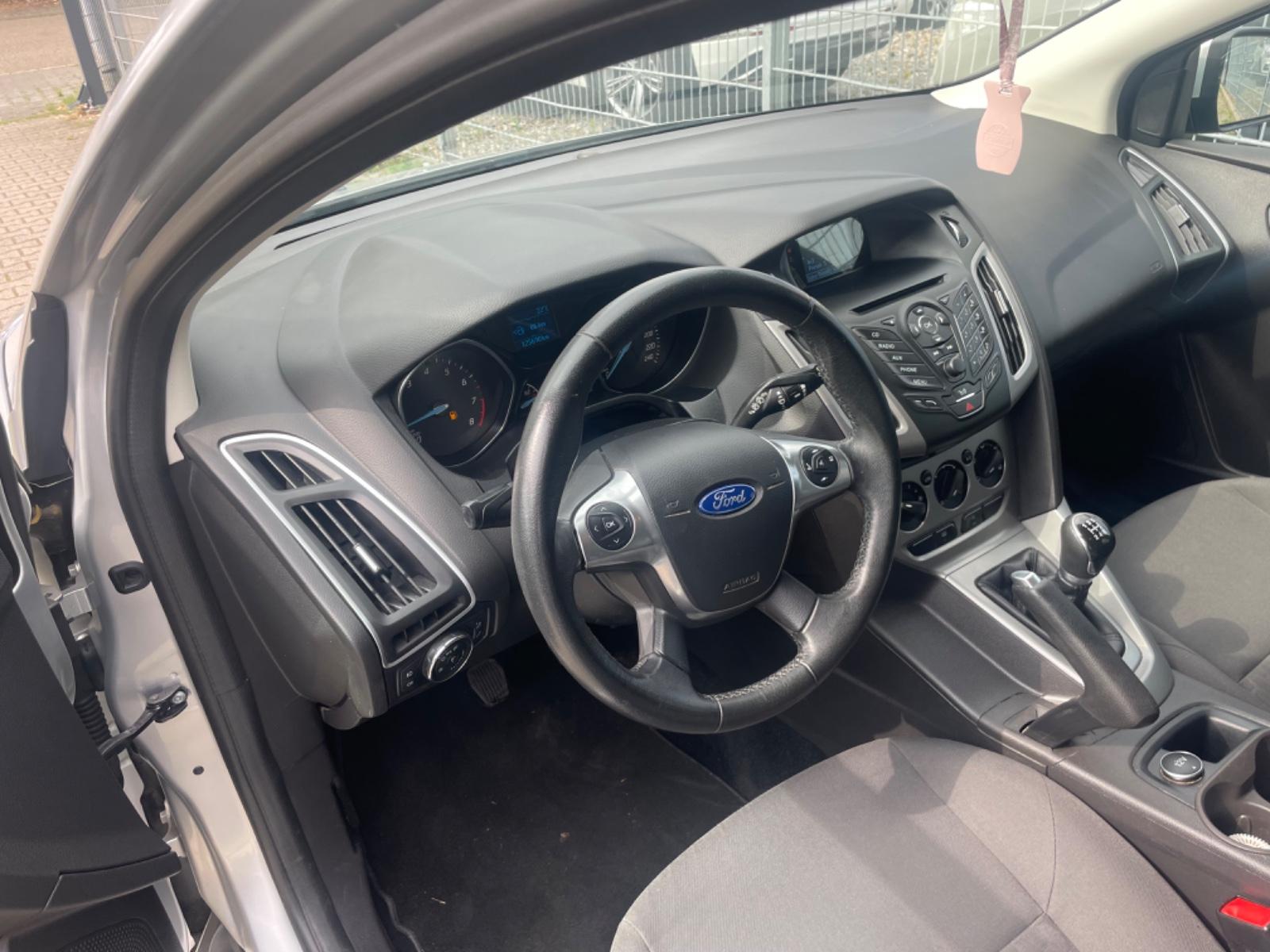 Ford Focus 2013 — photo 11