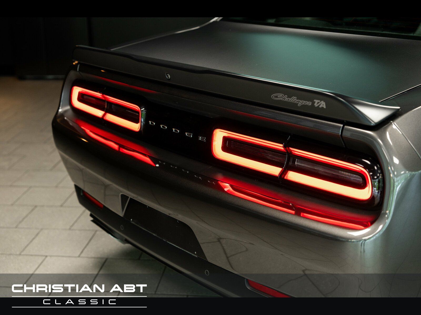 Fahrzeugabbildung Dodge Challenger R/T 5.7 V8 HEMI
