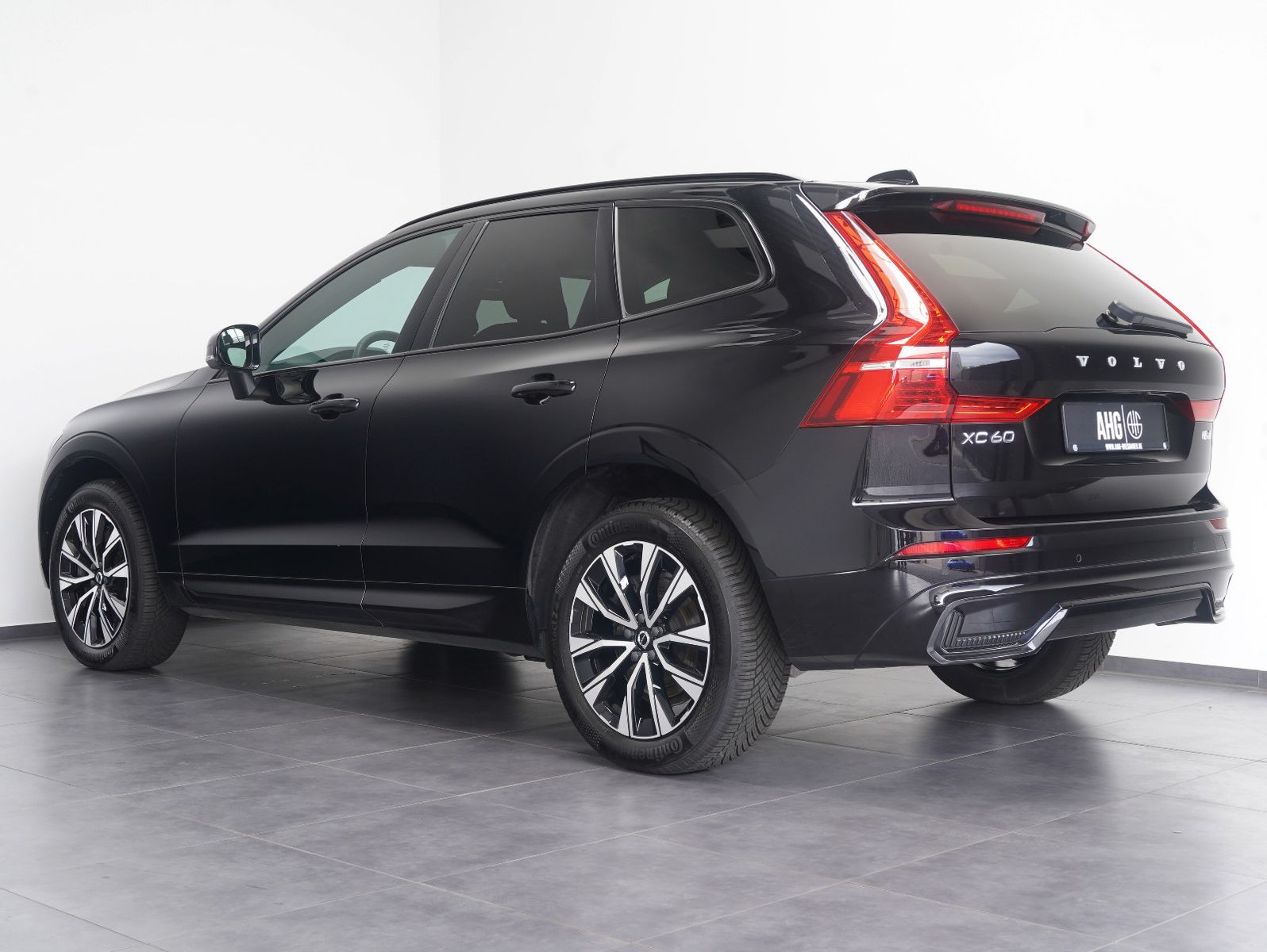 Fahrzeugabbildung Volvo XC60 B4 D AWD Plus Dark PANORAMA/LED/ACC/AHK