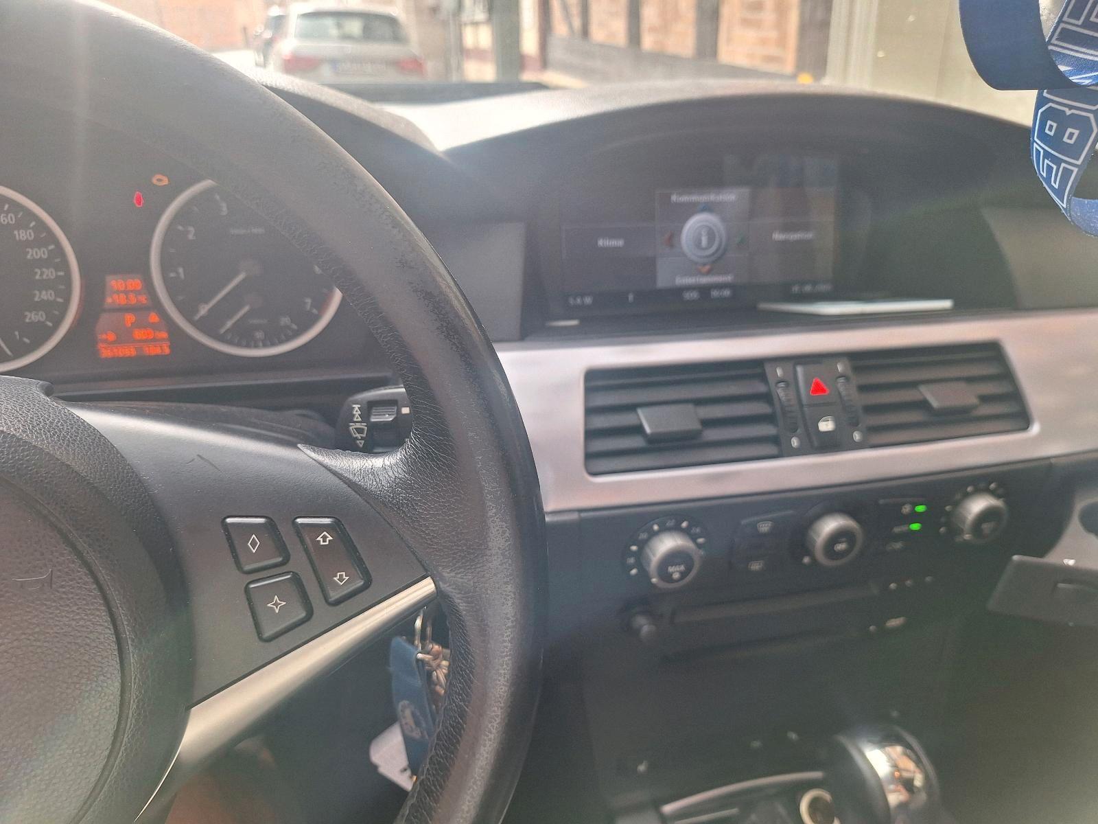 BMW 525 2004 — rear view