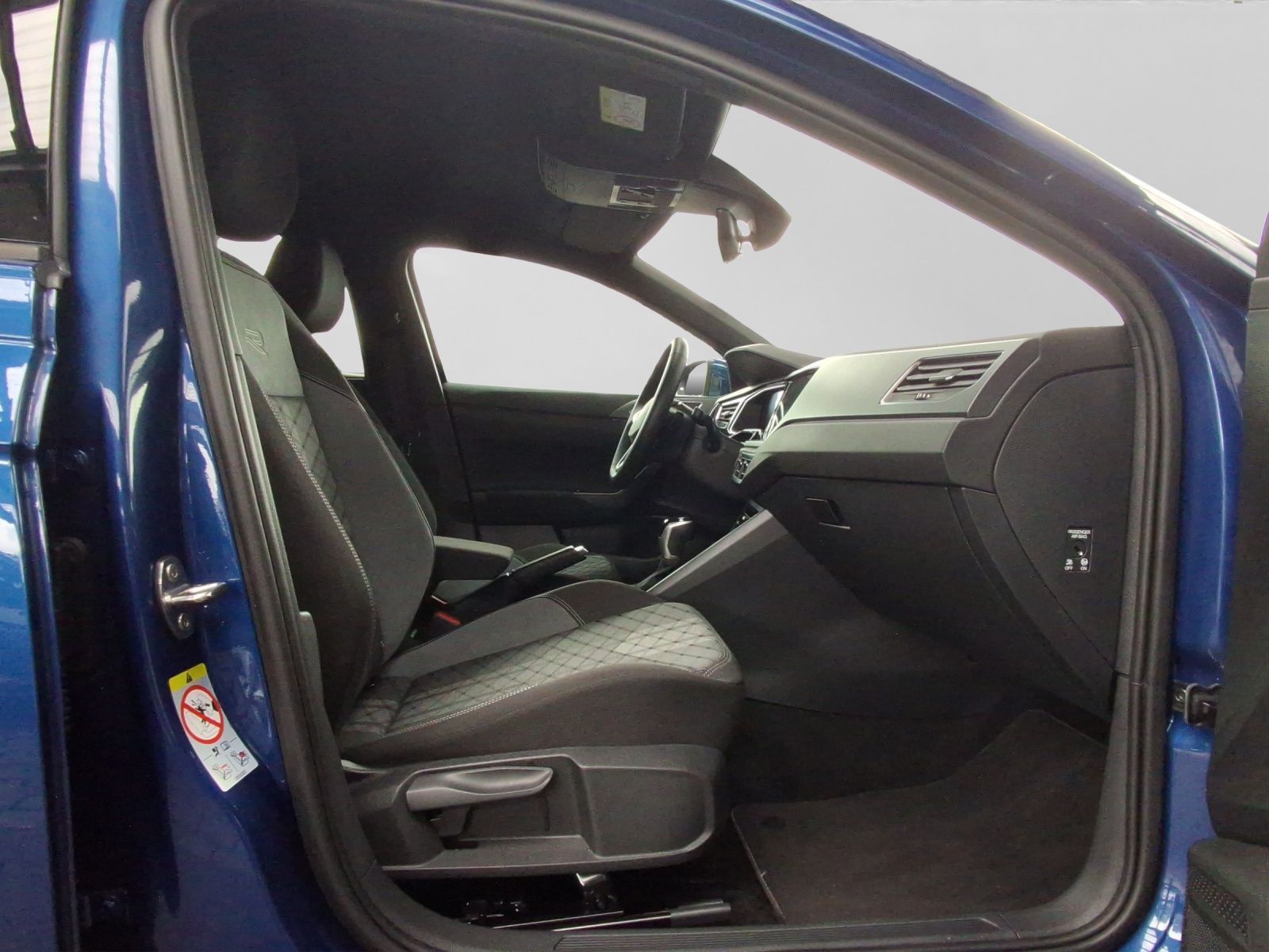 Volkswagen Taigo 1.5 TSI DSG R-LINE MATRIX ASSIST KAMERA KE foto 4