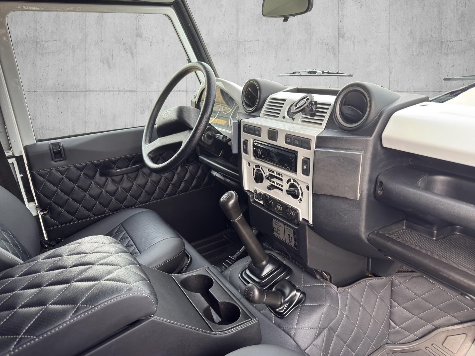 LAND ROVER DEFENDER - 90 HARD TOP -  122 CV - BVM