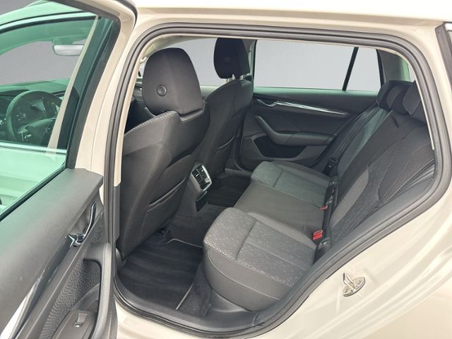 Octavia Combi 2.0 TDI DSG STYLE LED+NAVI+ACC+PDC