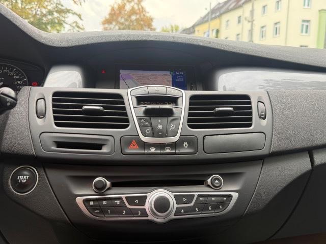 Renault Laguna 2010 — photo 11