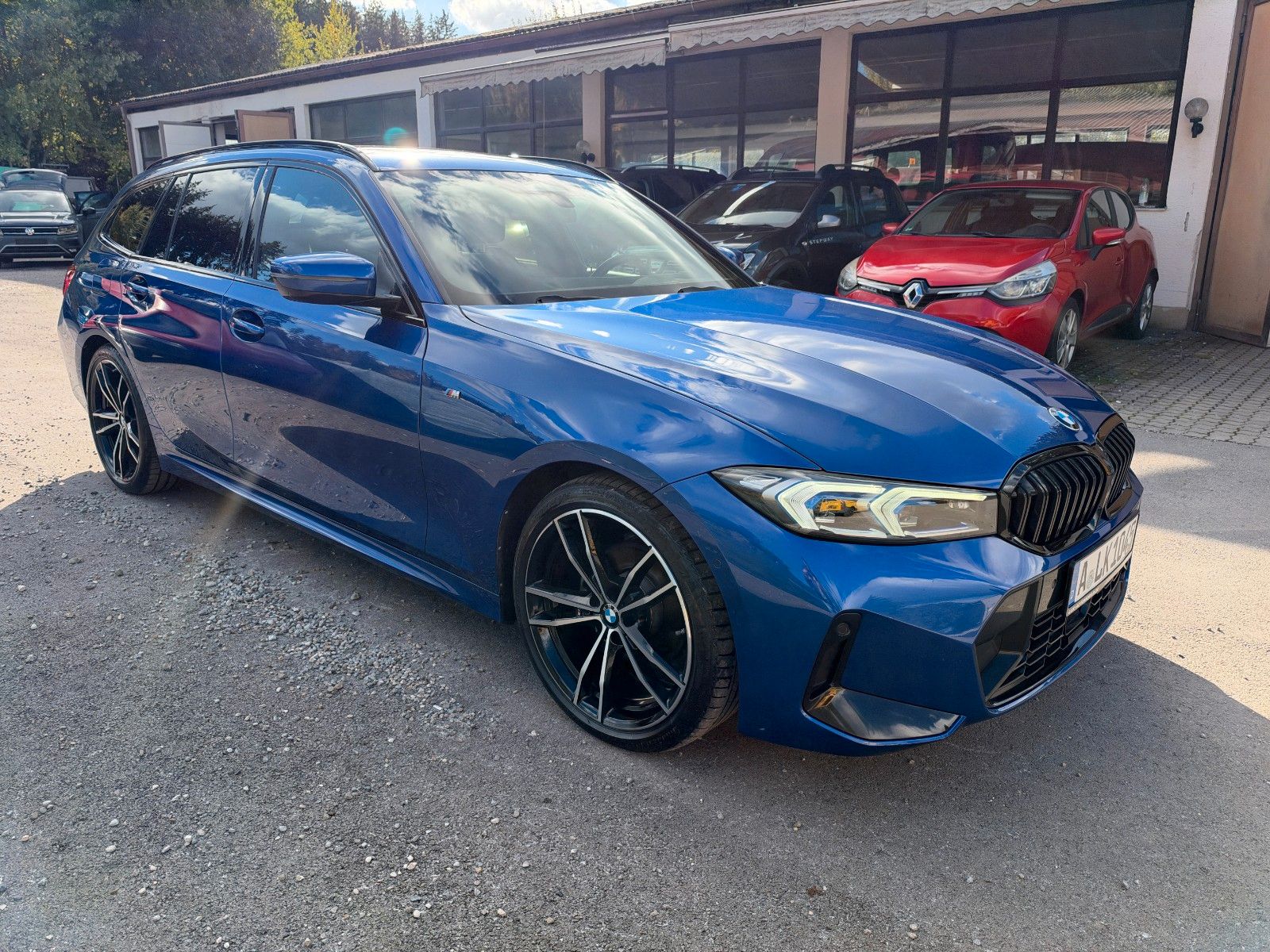 BMW 320 3 Touring 320 d xDrive M Sport Portimao Blau imagem 3
