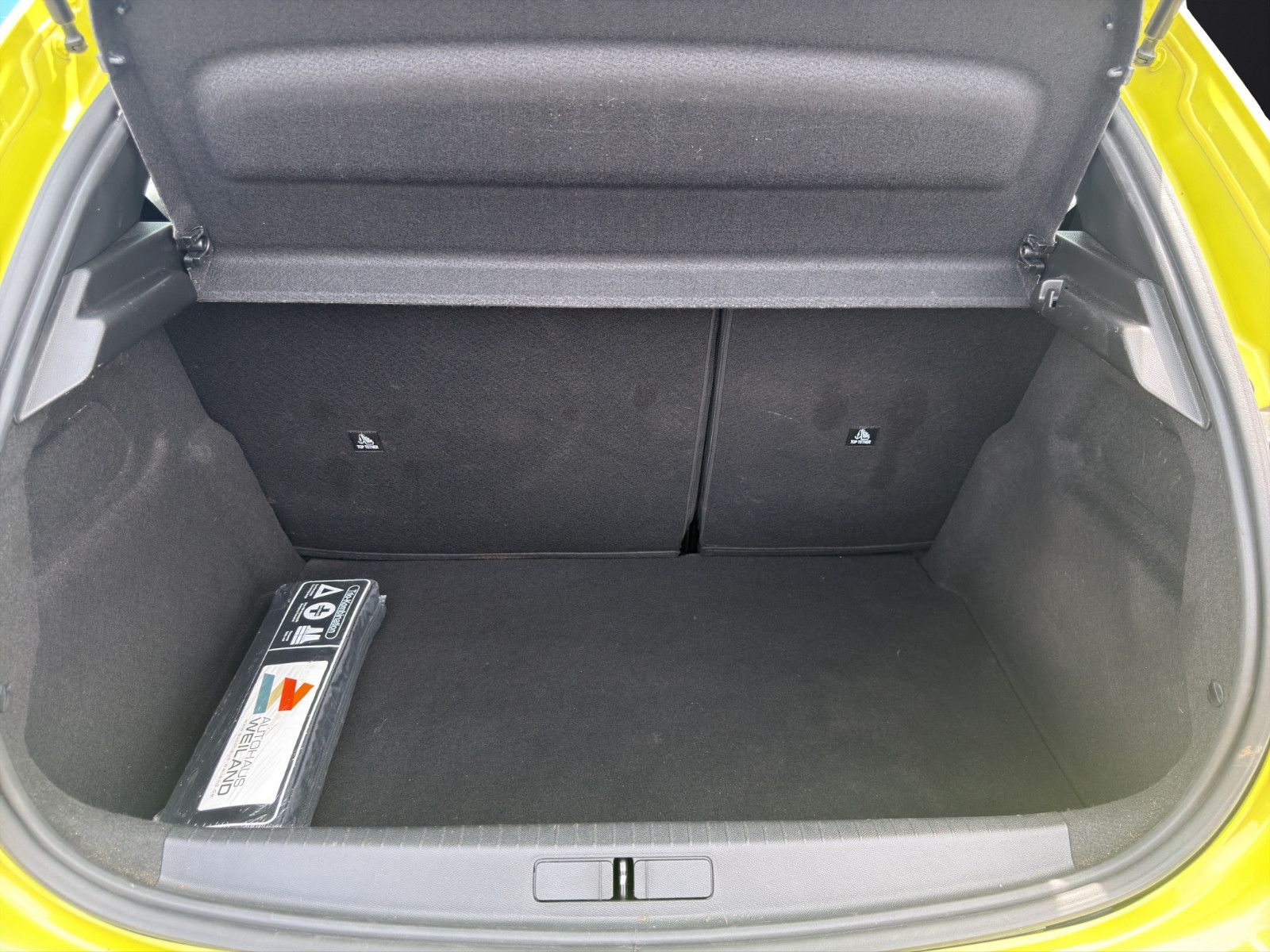 Fahrzeugabbildung Peugeot 208 Active *SitzHZ*LED*Tempomat*PDC*CarPlay*
