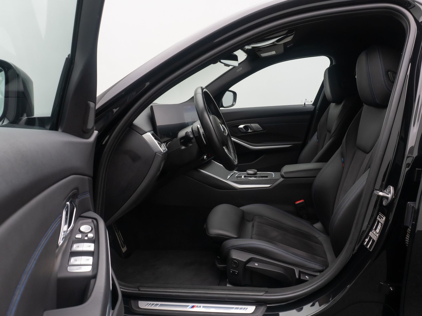 Fahrzeugabbildung BMW 320d M Sport Kamera DAB Standhzng HiFi Alarm HUD