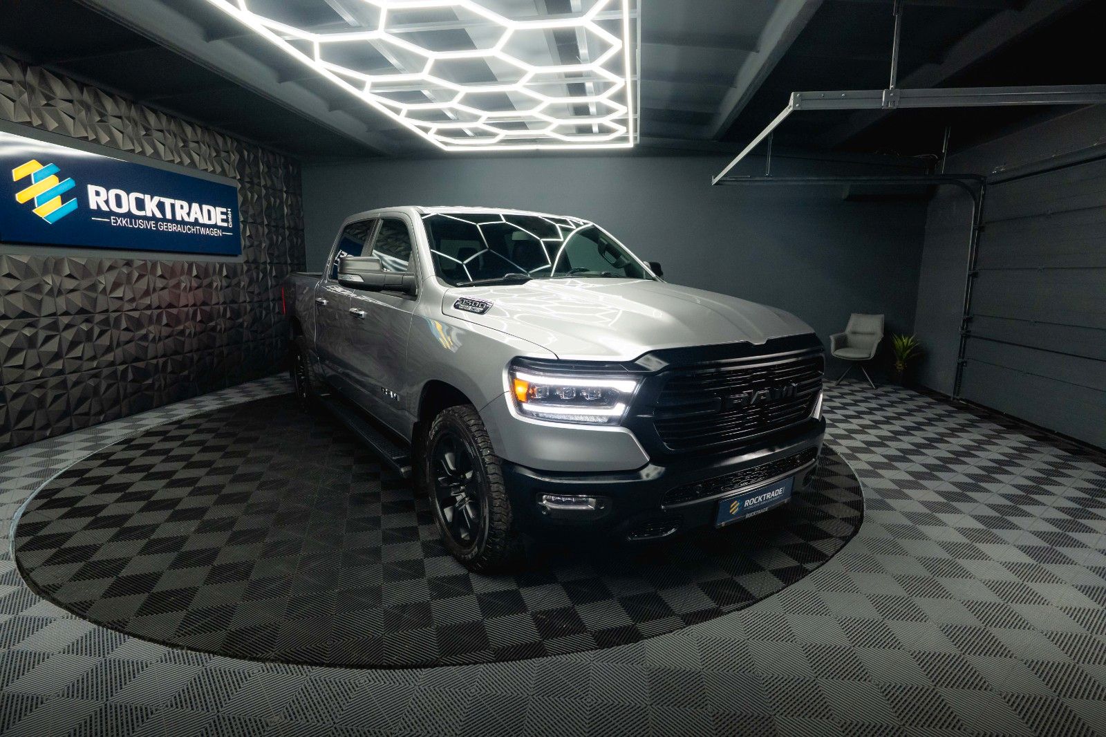 Fahrzeugabbildung Dodge RAM 5.7 V8 HEMI 4x4 OFFROAD Night-Paket *LED*