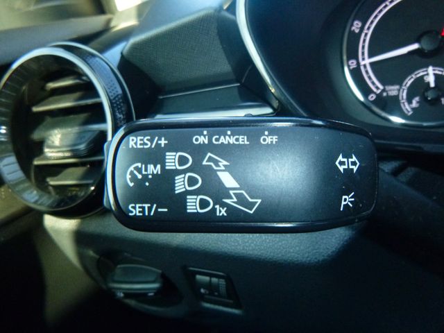 Fahrzeugabbildung Skoda Fabia 1.0l MPI Lim >LED-Licht/Sitzheiz<