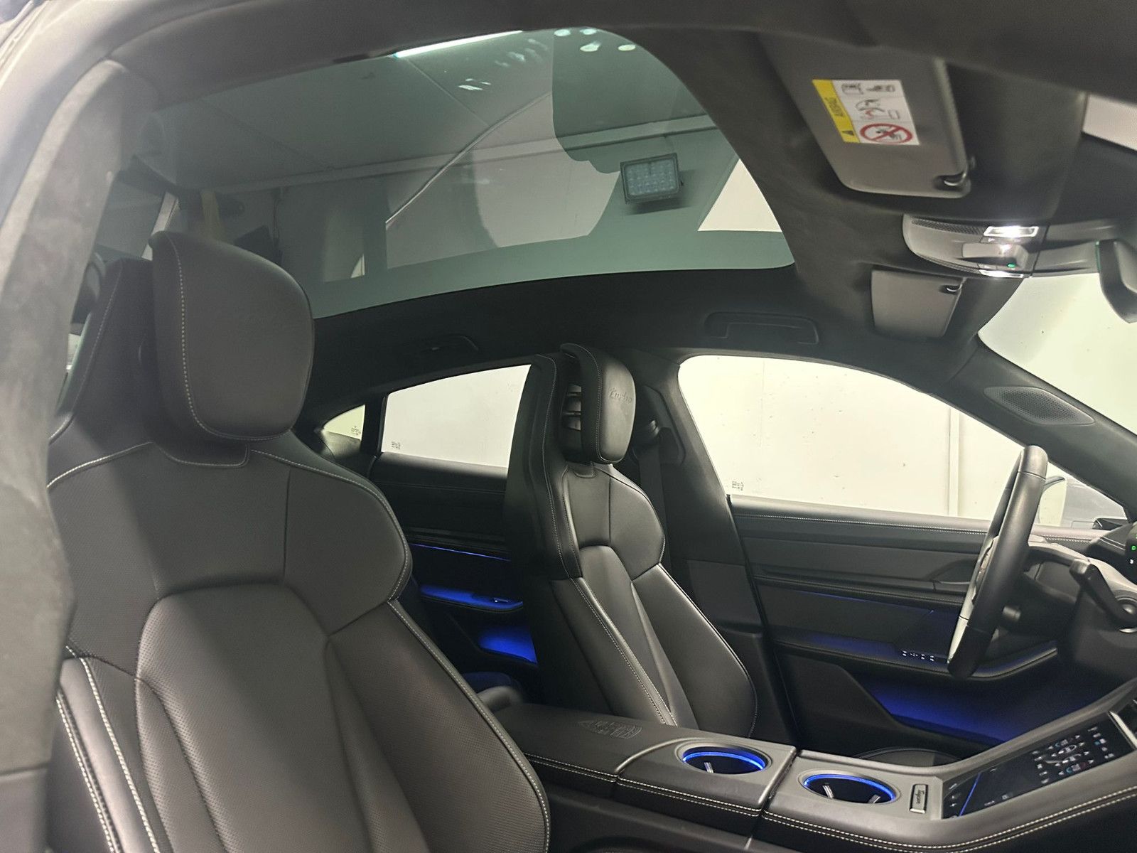 Fahrzeugabbildung Porsche Taycan Turbo *VOLL*KERAMIC*PANORAMA*