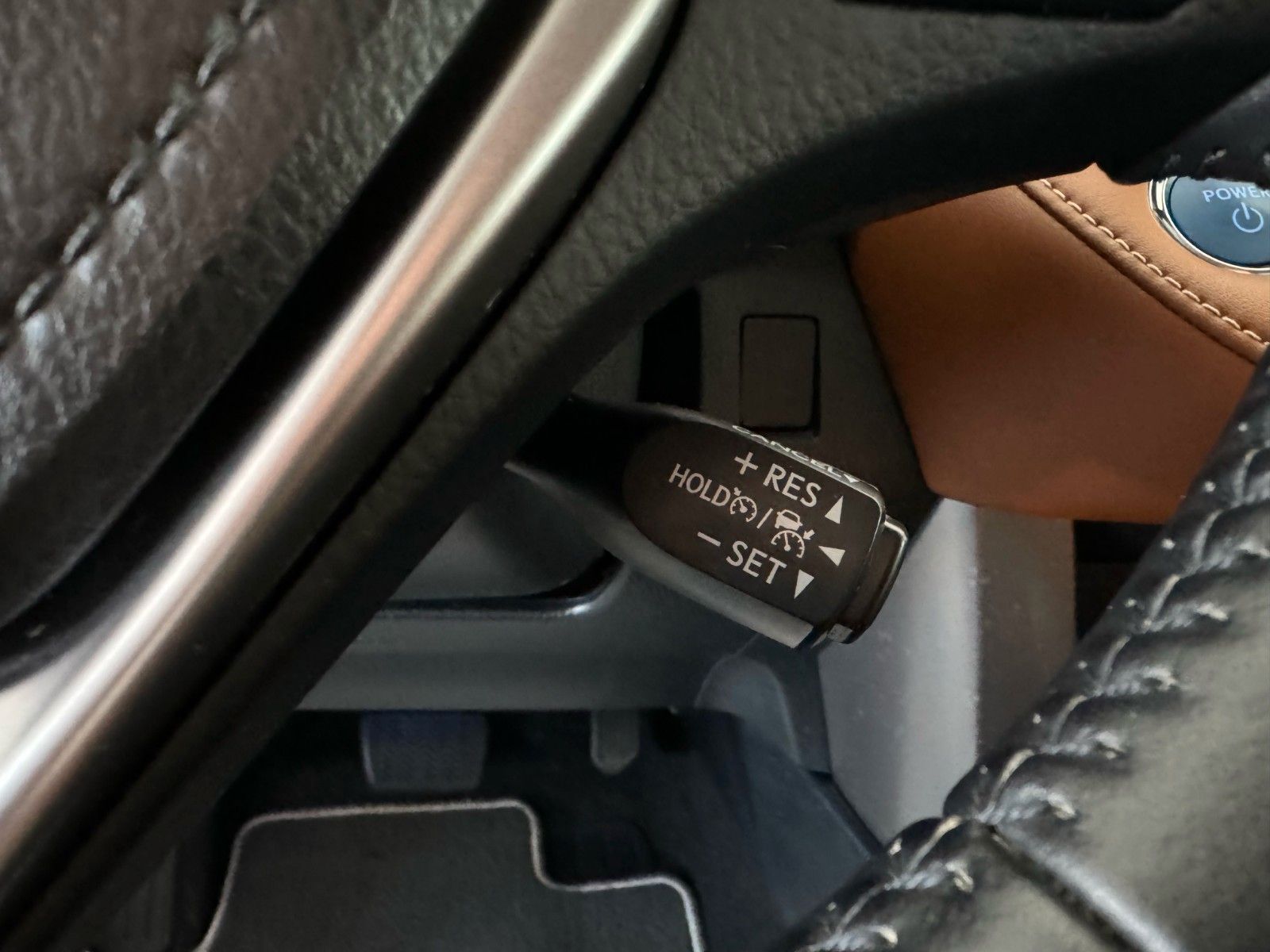 Fahrzeugabbildung Toyota RAV 4 Executive Hybrid 2.5 VVTI / 360° Kamera