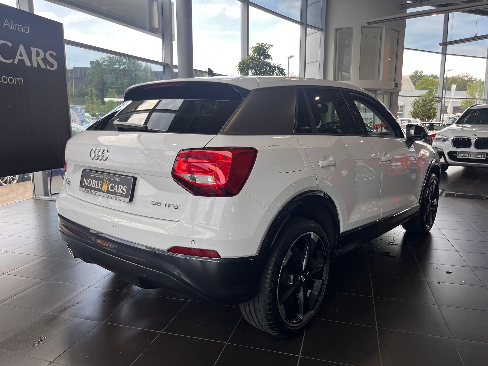 Fahrzeugabbildung Audi Q2 35 TFSI sport NAV SHZ 19"