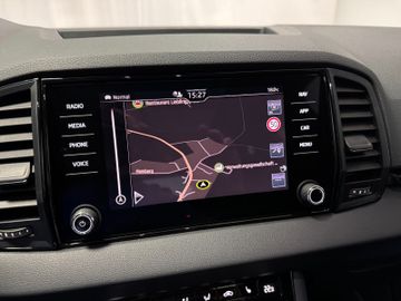 Fahrzeugverkauf 19 Skoda Karoq Sportline 1.5 AHK*Pano*19 Zoll*Matrix