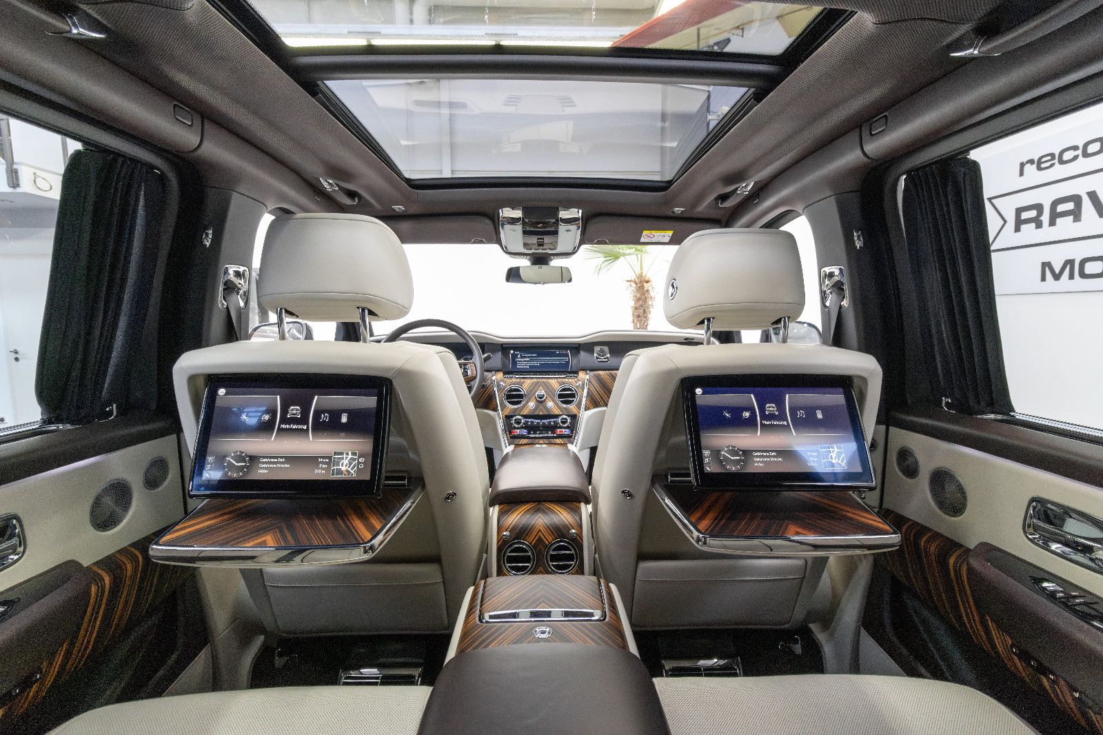 Fahrzeugabbildung Rolls-Royce Cullinan/4-SEATS/PANO/BELÜFTUNG/TV/BESPOKE/NIGHT