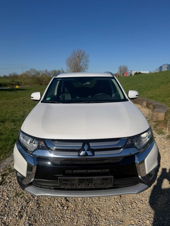 Image of Mitsubishi Outlander