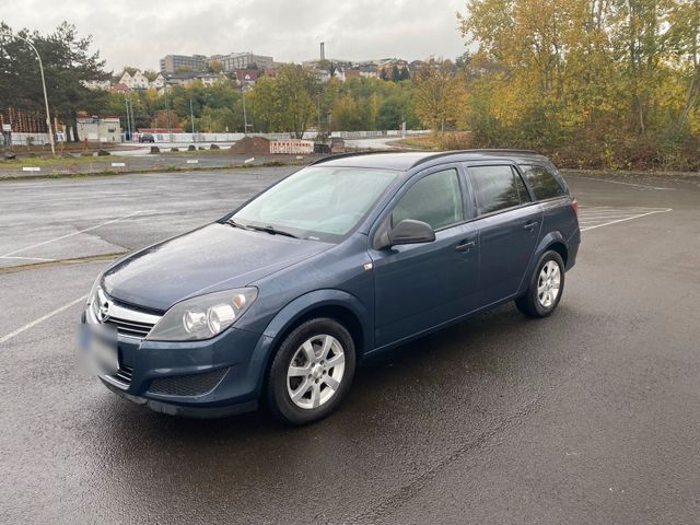 Opel Astra H Caravan.  AHK. TÜV 1.26   Lesen.