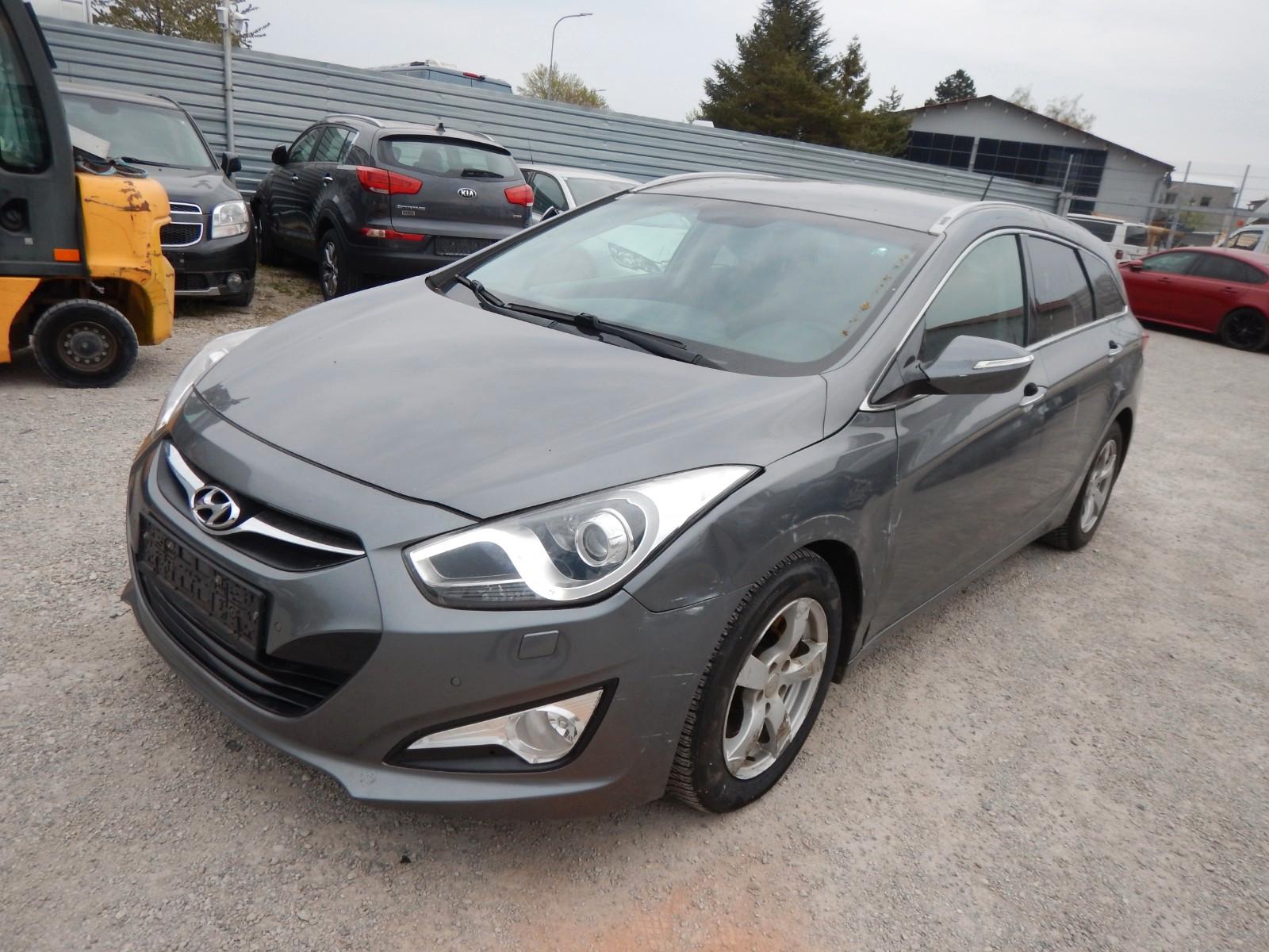 Hyundai i40 2014 — rear view