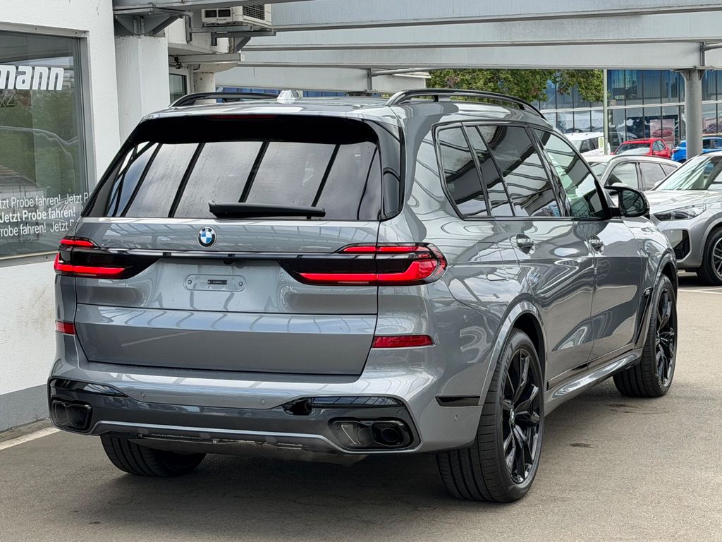 BMW X7 M60 — fotografia 3