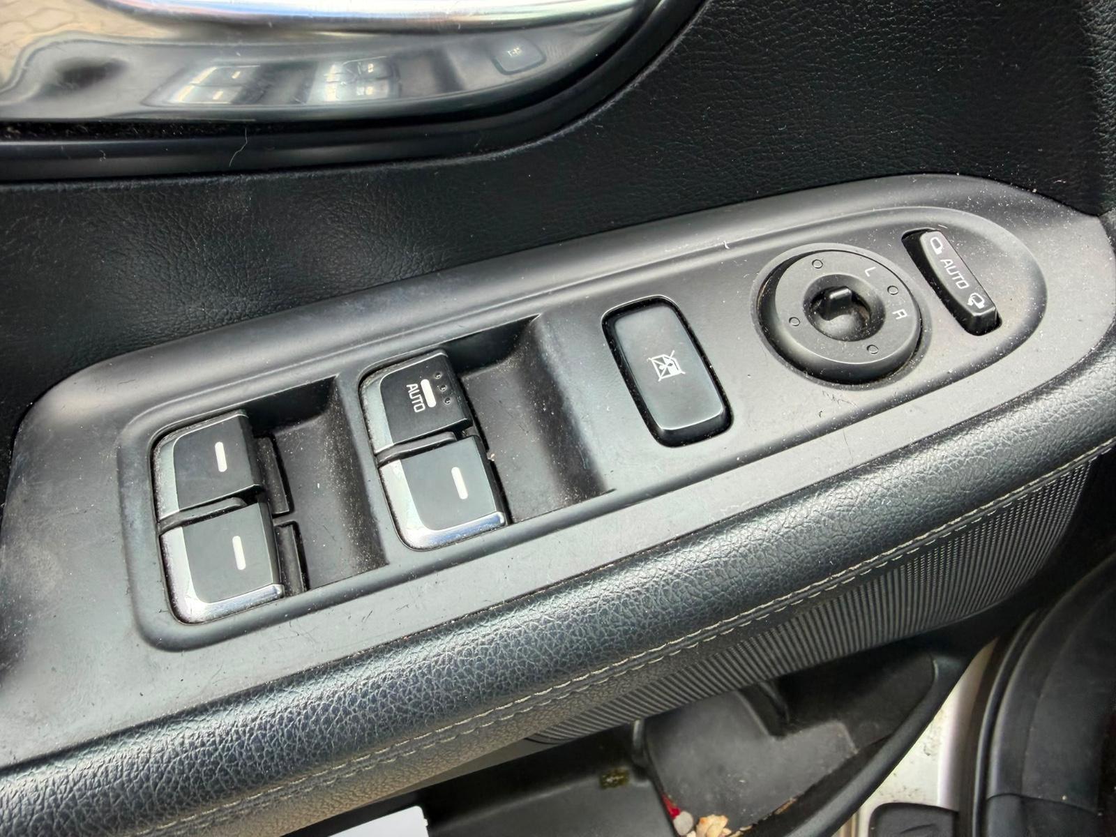 Kia Carens 2014 — photo 14