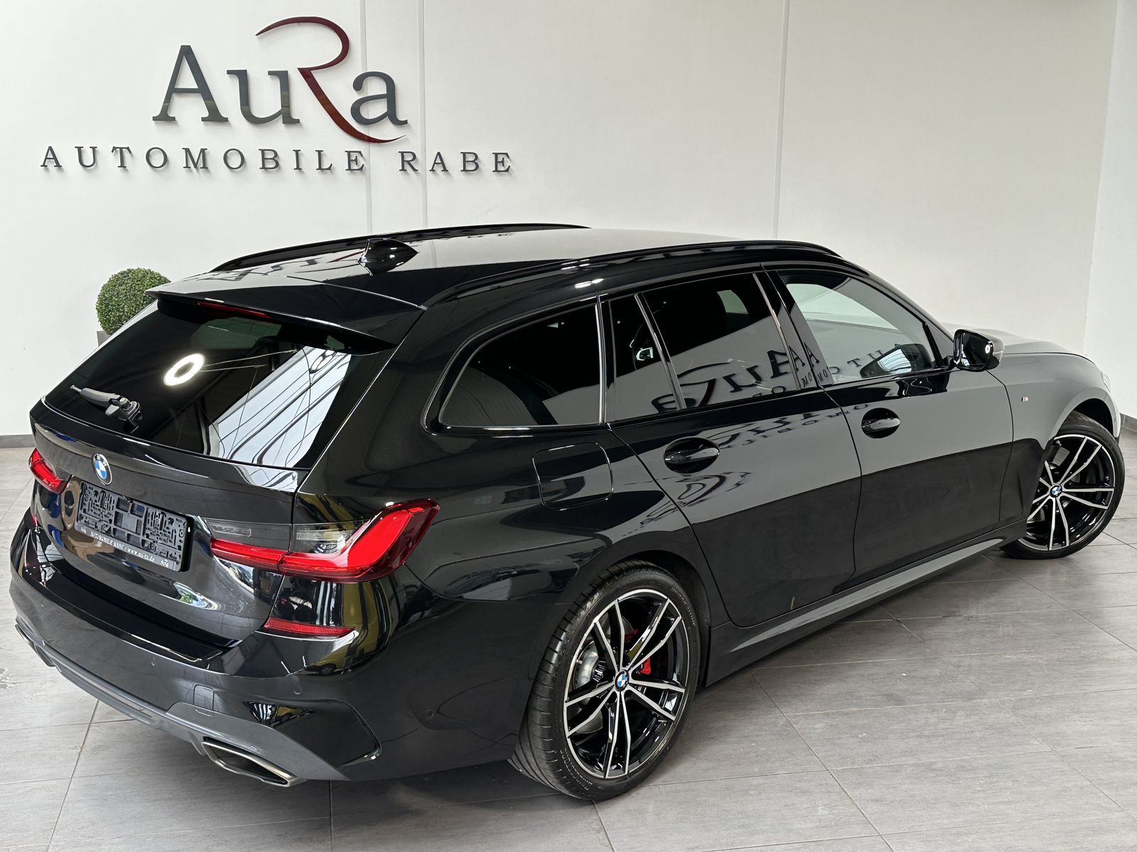 Fahrzeugabbildung BMW M340d Touring xDrive NAV+LASER+ACC+HEAD-UP+19ZO