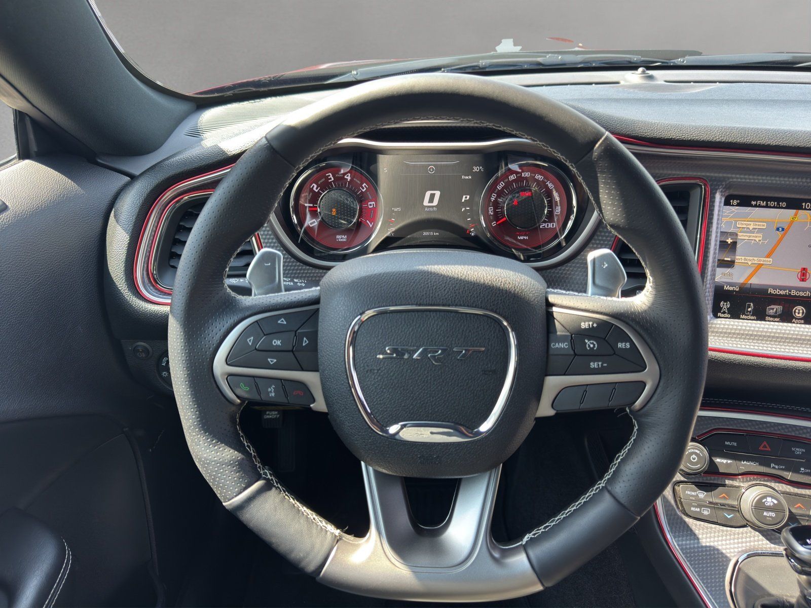 Fahrzeugabbildung Dodge CHALLENGER 6.2 V8 SRT HELLCAT/KAMERA/GRA/1.HAND/