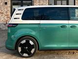 Volkswagen ID.Buzz Bus Pro / IQlight / AHK / 2 el. Schiebtü - mit Elektro-Antrieb: Grün, Van