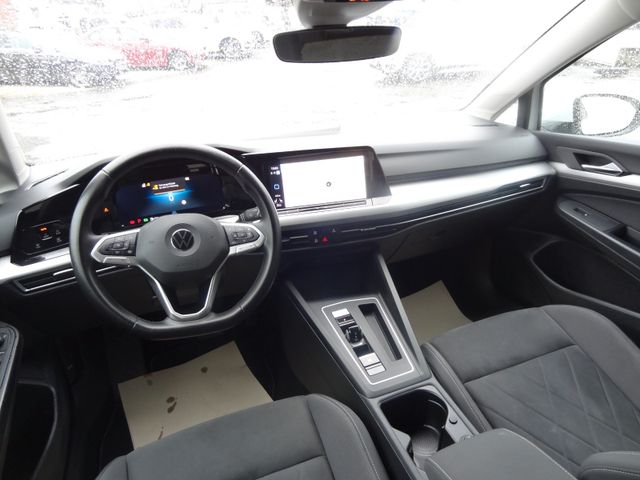 Fahrzeugabbildung Volkswagen Golf VIII Lim. Life/DSG/Navi/AHK/LED/PDC/150PS/