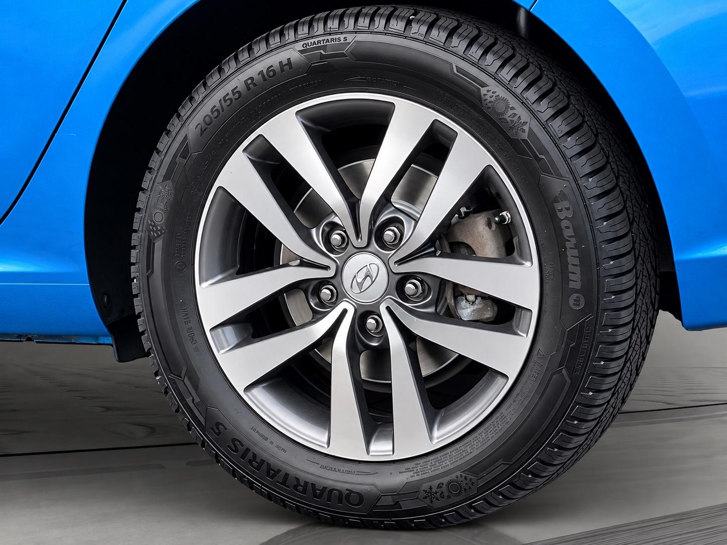 Hyundai i30 1,4 AUTOM. NAVI SITZHEIZ.SCHECKHEFT GARANTIE
