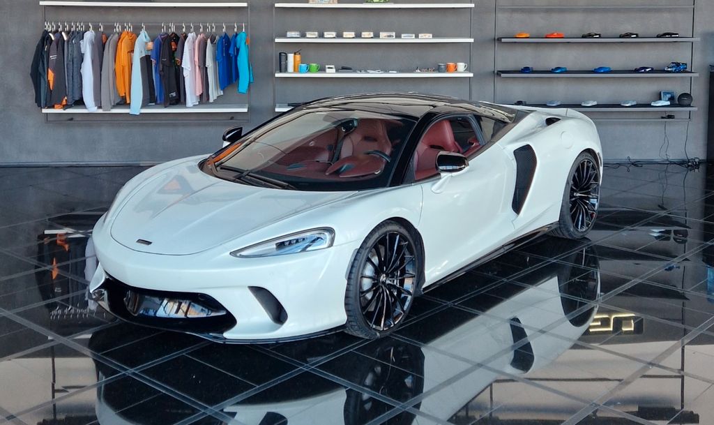 McLaren GT