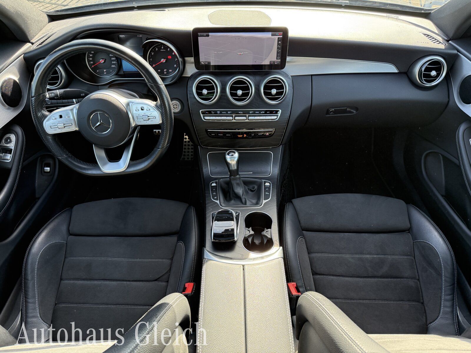 Fahrzeugabbildung Mercedes-Benz C 180 Coupe AMG-Line Interieur/Navi/LED