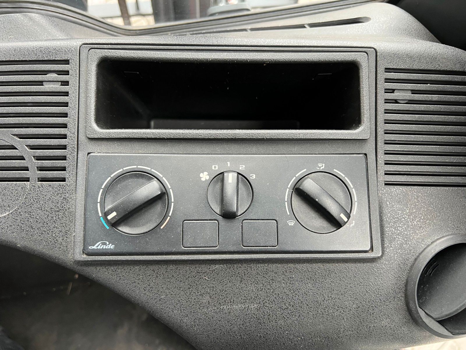 Fahrzeugabbildung Linde H14D-01 / Triplex: 4.60m! / SS / nur 1.672h!