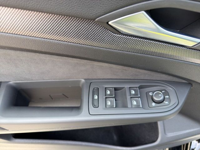 Golf VIII Variant R-Line 1.5 TSI DSG Bluetooth