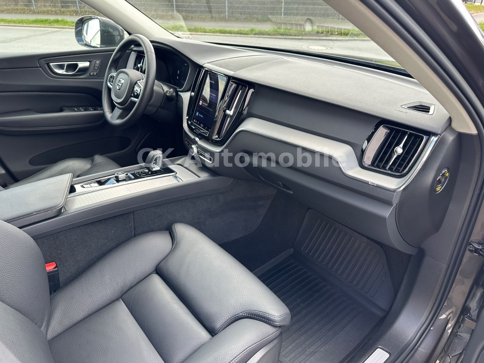 Fahrzeugabbildung Volvo XC60 B4 Plus Bright 2WD/Navi/Leder/Kam/LED/AHK
