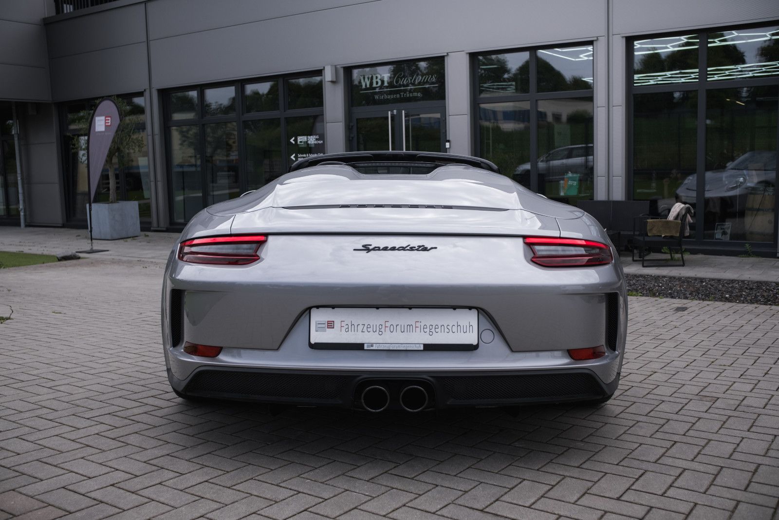 Fahrzeugabbildung Porsche 991/911 Speedster-90Ltr.-Lift-Approved-56 KM!!!