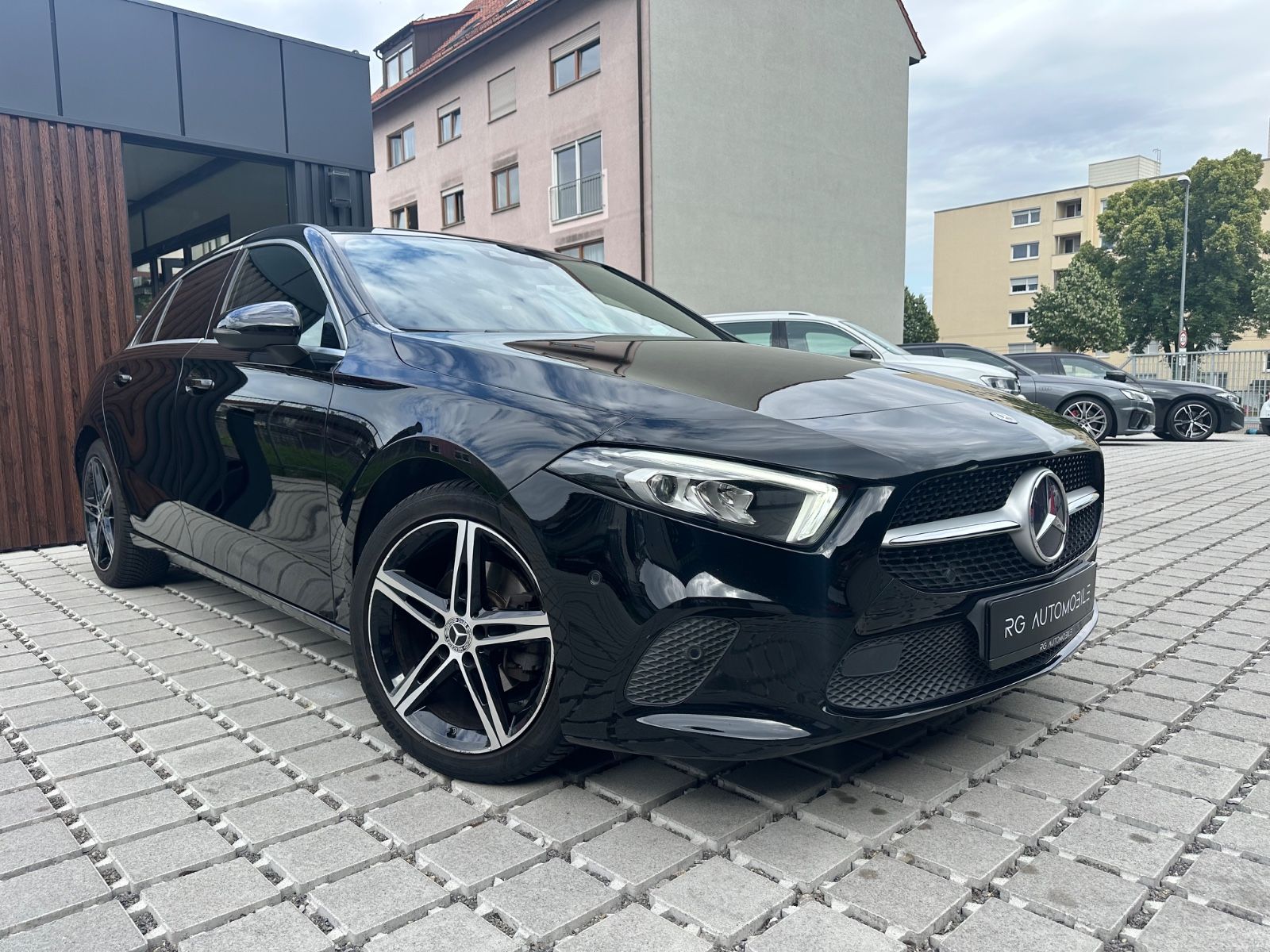 MERCEDES-BENZ A 180*LKA*LED*CAM*NAVI*LEDER*Ambiente*Tempomat