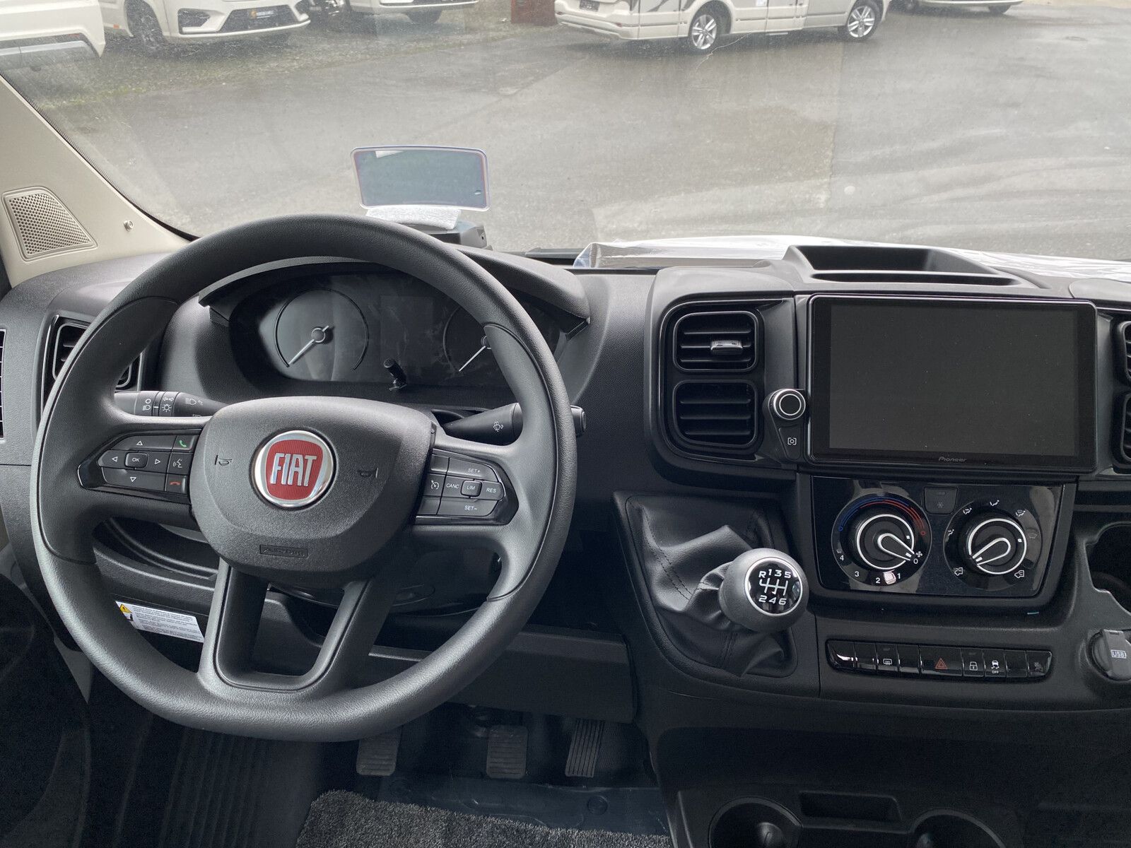 Fahrzeugabbildung Weinsberg CaraHome 650 DG Lithium, Markise, DuoC, Navi uvm