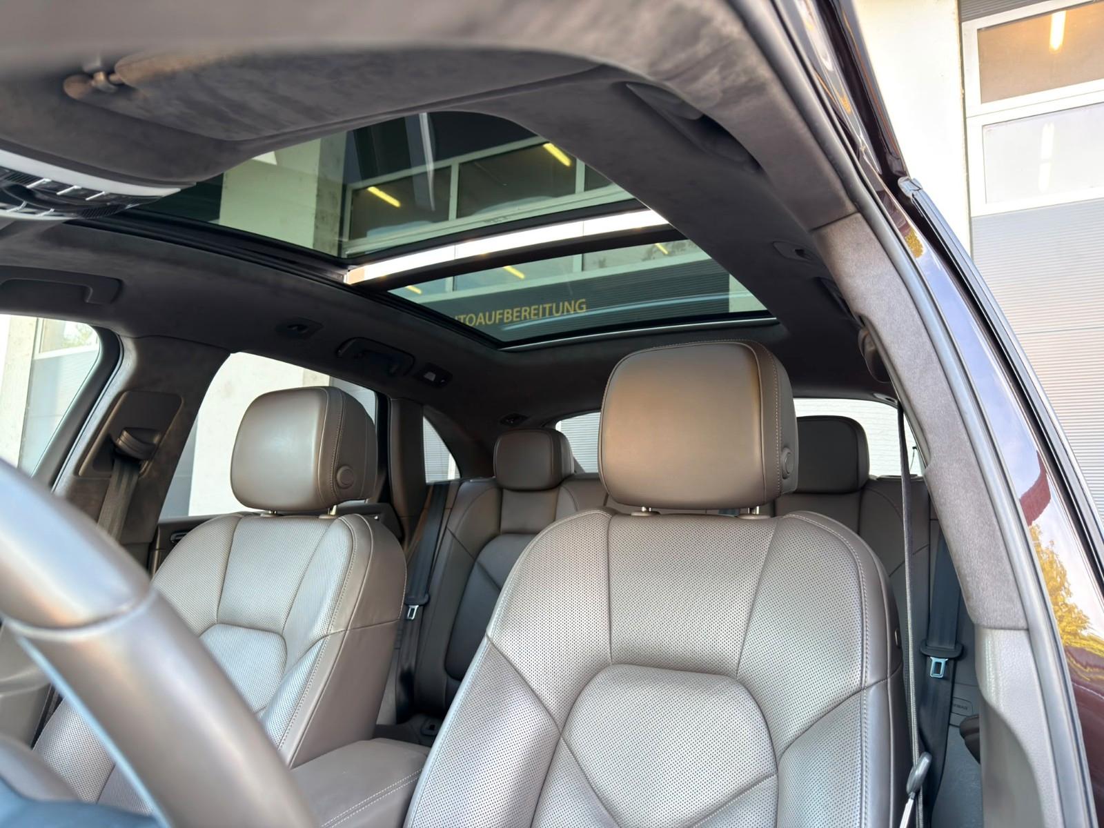 PORSCHE MACAN TURBO